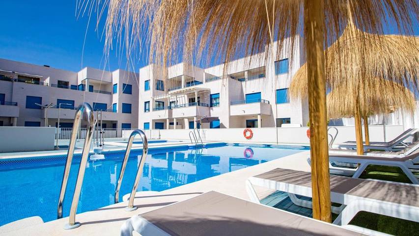 Appartement de vacances pour 5 personnes, avec Terrasse ainsi que Piscine et Vue