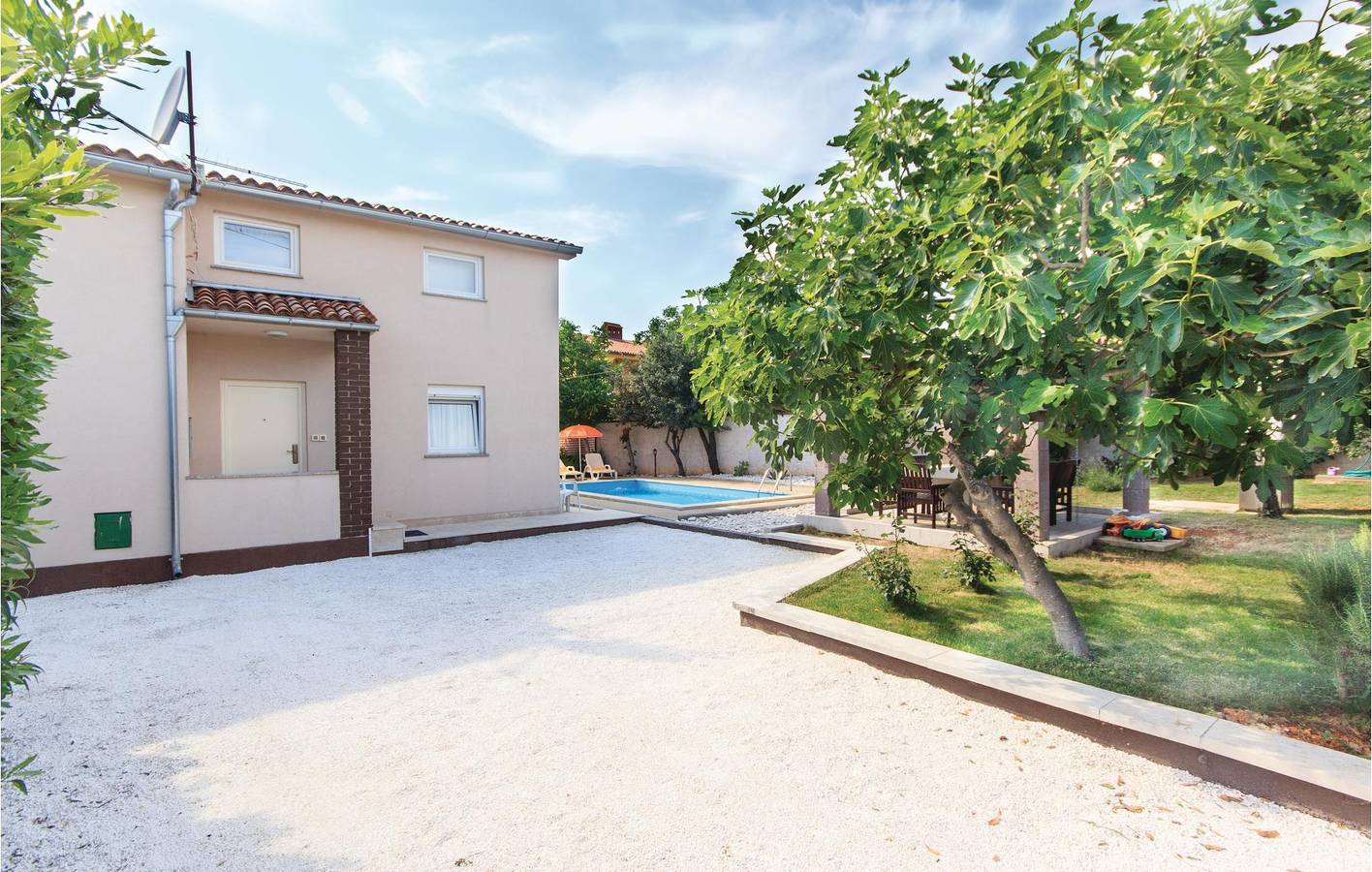 Geräumige 2-Zimmer-Wohnung mit Pool, Terrasse und WLAN-Zugang in Pula-Medulin, Pula