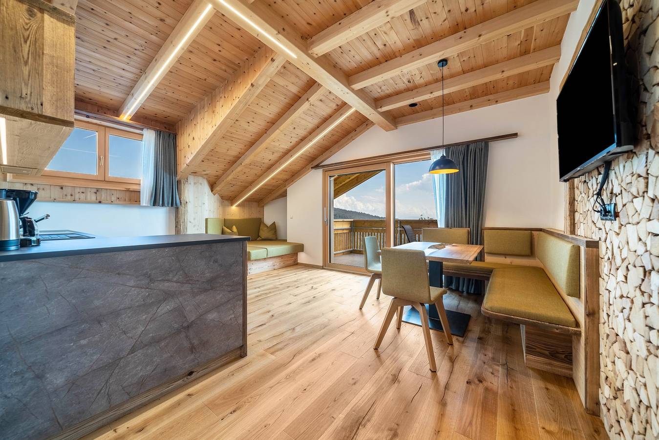 Ganze Wohnung, Ferienwohnung 'Haughof - Lärchenweide' mit Bergblick, Wlan & Balkon und sehr ruhige Lage in Vöran, Sarntaler Alpen