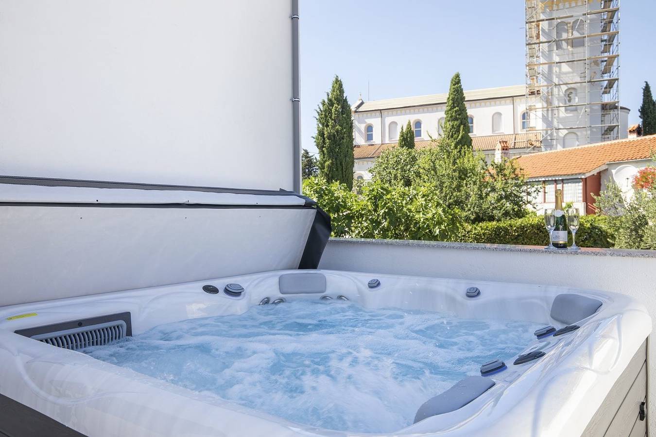 Ferienhaus mit Whirlpool 900 Meter zum Strand in Medulin Stadt, Medulin