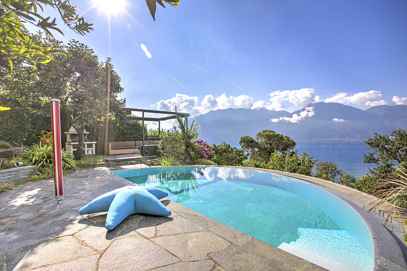 Entire apartment, Honeymoon Love Retreat 2 in Minusio, Ticino Alps and Verbano