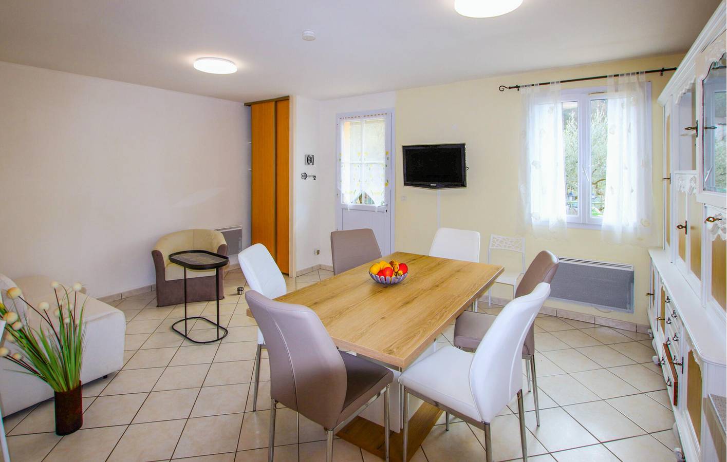 Gemütliche Wohnung mit Pool und Garten, nahe dem Stadtzentrum in Chassiers, Parc naturel régional des Monts d'Ardèche
