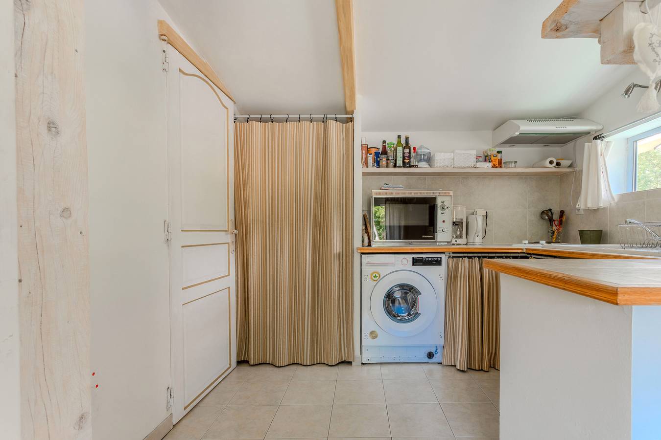 Appartement entier, Chalet 'Le Nid Douillet Havre De Paix' avec vue sur la montagne, jardin partagé et Wi-Fi in Saint-Auban, Région de Cannes