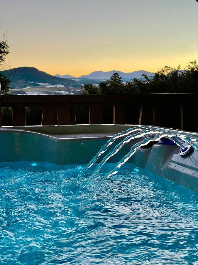 Hôtel pour 4 personnes, avec jacuzzi et jardin à Aydat - 2
