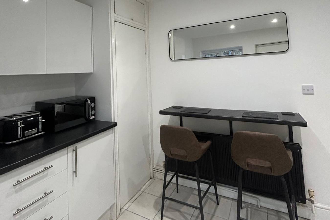 4 Bedroom House, Sleeps 7 - Pet Friendly & Wifi in Swansea, Région de Swansea
