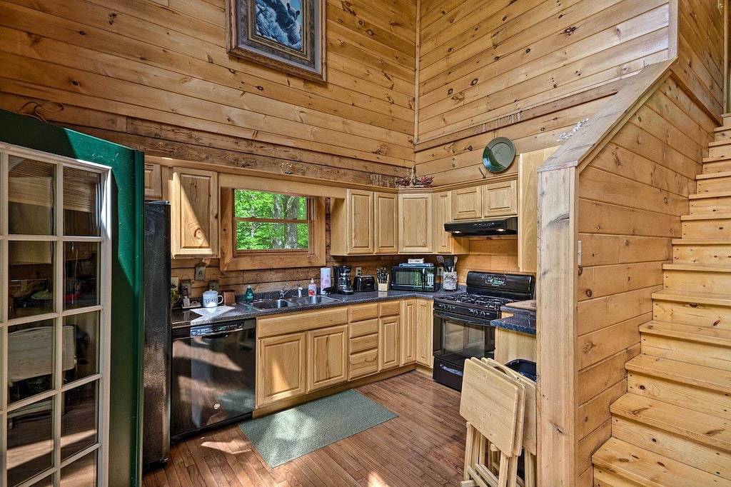 Neu-Blowing Rock Area Cabin mit 22 Acres & Pavillon in Blue Ridge Parkway, Caldwell County