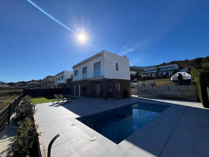 Location de vacances pour 8 personnes, avec jardin et vue ainsi que balcon et piscine à El Port de la Selva - 4