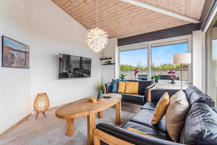 Charmantes Ferienhaus mit traumhaftem Ausblick und WLAN in Årgab, Holmsland Klit