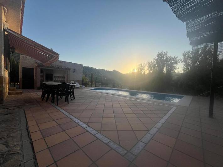 Apartamento para 10 personas, con piscina además de jardín y vistas, Se admiten mascotas en Alcaudete