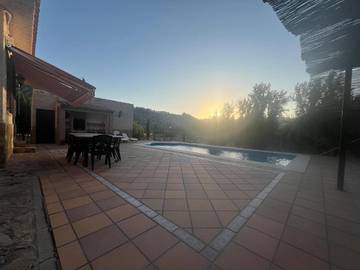 Location de vacances pour 10 personnes, avec jardin ainsi que piscine et vue, animaux acceptés à Alcaudete