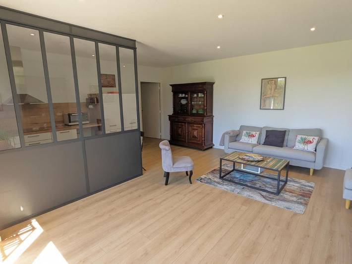 Location de vacances pour 2 personnes, avec terrasse et jardin à Le Coteau - 2