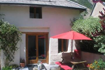 Agriturismo pour 8 personnes, avec jardin à Chantelouve