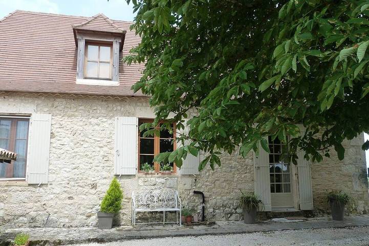 Location de vacances pour 5 personnes, avec Terrasse ainsi que Jardin et Piscine à Sainte-Sabine-Born