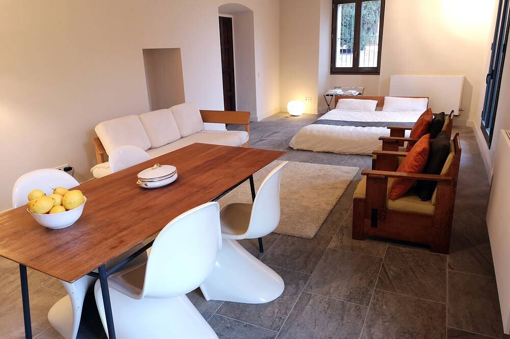 Atemberaubendes Bauernhaus aus dem 15. Jahrhundert auf 30 Hektar mit privatem Pool in der Nähe des Dorfes in Alella, Costa del Maresme
