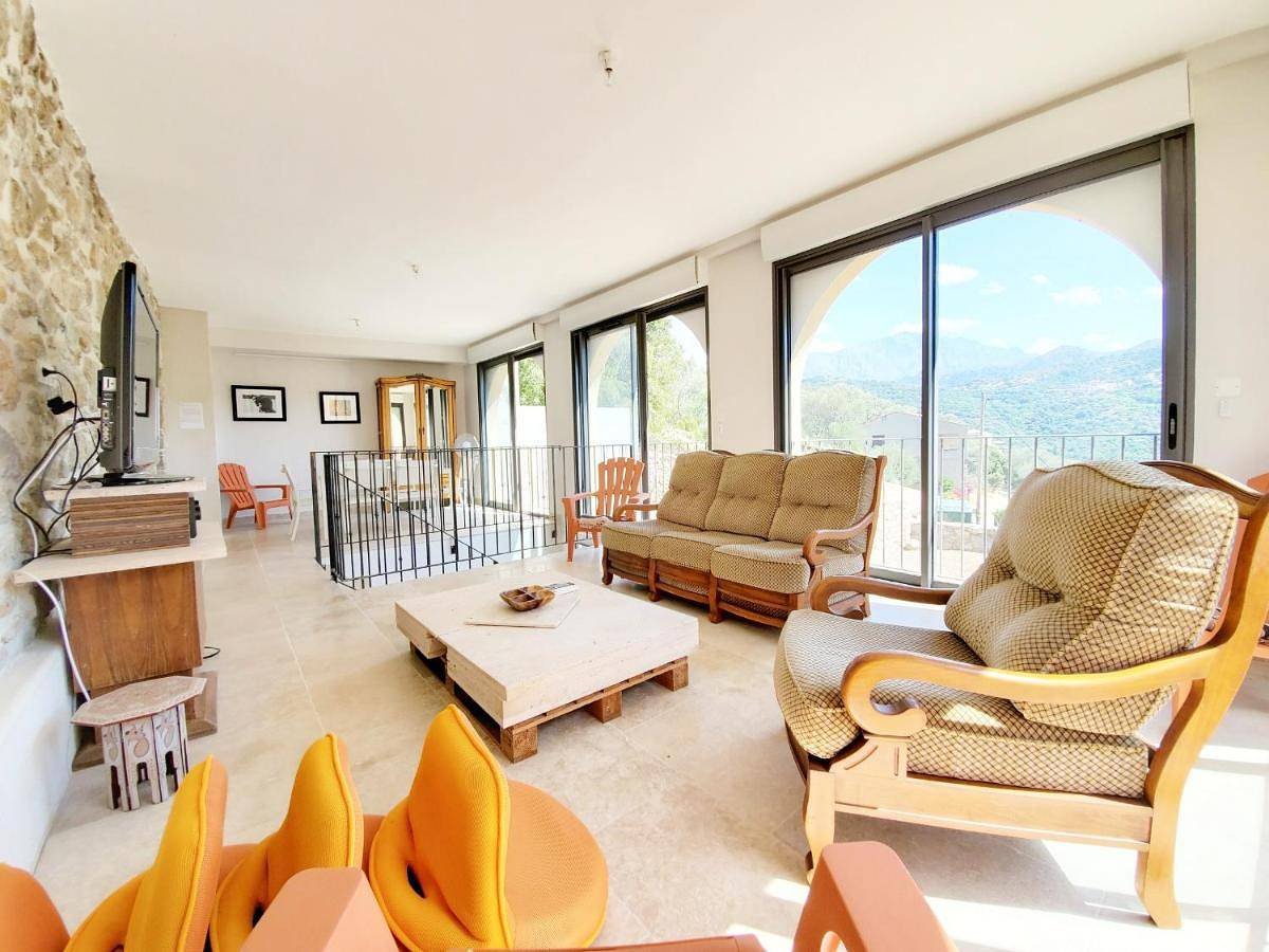Appartement entier, Three-Bedroom Apartment in Aregno, Région de Calvi
