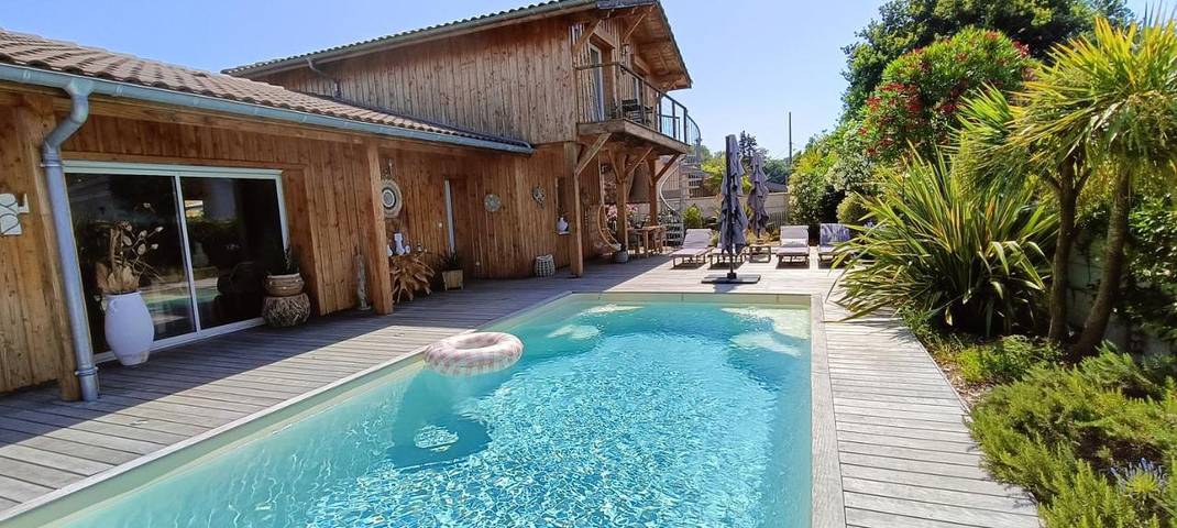 Chambre d’hôte pour 2 personnes, avec Balcon et Terrasse ainsi que Jardin et Piscine à Gujan-Mestras