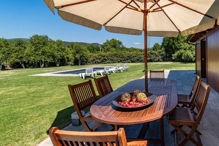 Chalet para 10 personas, con jardín además de vistas y piscina en Parc Natural de Zona Volcànica de la Garrotxa - 3