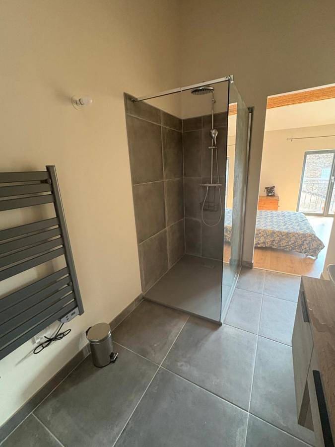 Location de vacances pour 8 personnes, avec Terrasse ainsi que Jardin et Piscine à Grillon - 2
