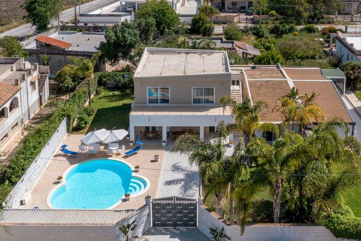 Villa per 12 persone, con panorama e balcone/terrazza nonché terrazza a Fanusa