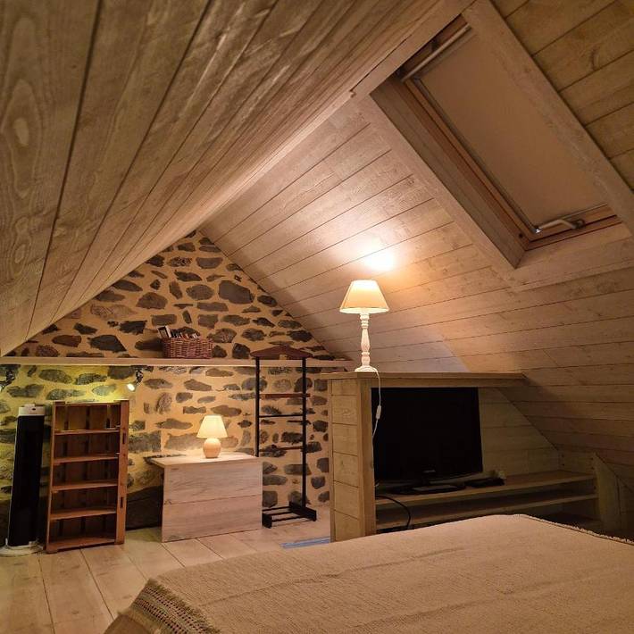 Location de vacances pour 2 personnes, avec jardin et piscine dans Argences en Aubrac - 2