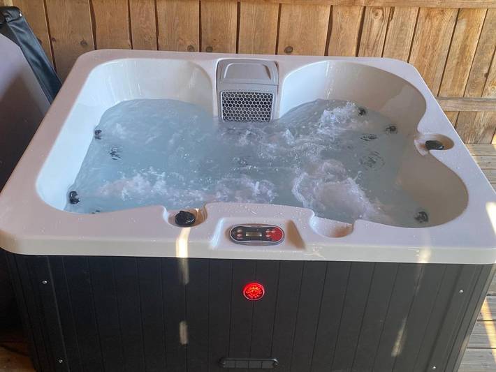 Location de vacances pour 8 personnes, avec piscine ainsi que jardin et jacuzzi à Marnac - 4