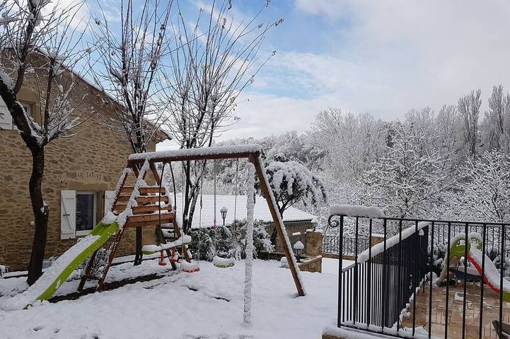Location de vacances pour 10 personnes, avec Terrasse et Jardin à Divajeu