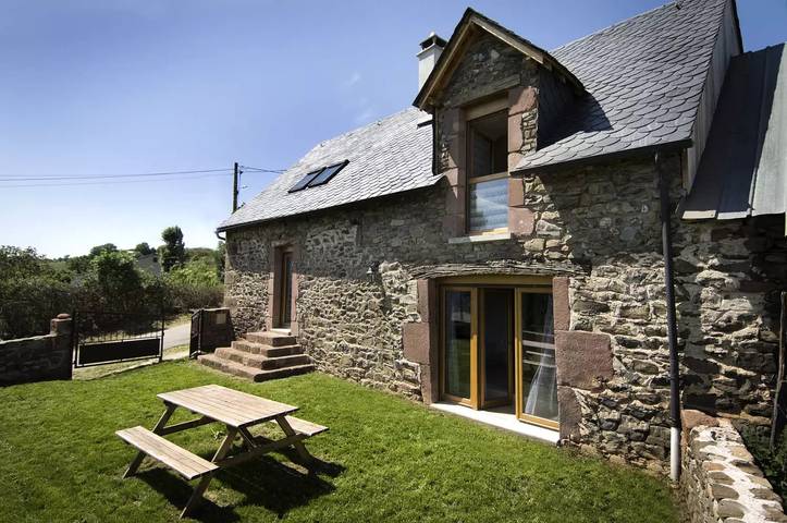 Gîte pour 6 personnes, avec Jardin et Piscine dans Saint-Pierre-de-Nogaret
