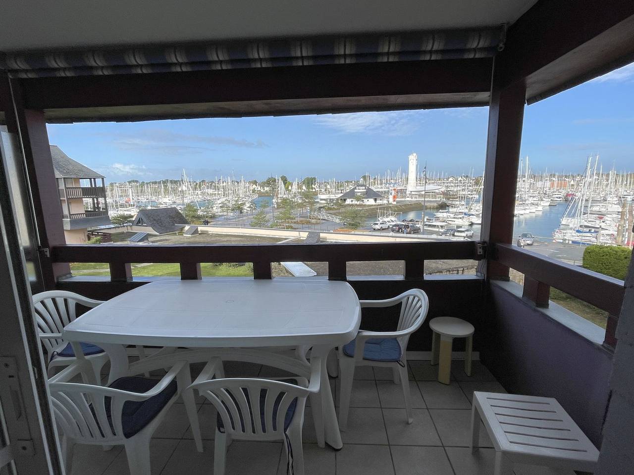 Geheel appartement, Cozy 4-person apartment with terrace, pool and parking in Arzon in Arzon, Côte des Mégalithes
