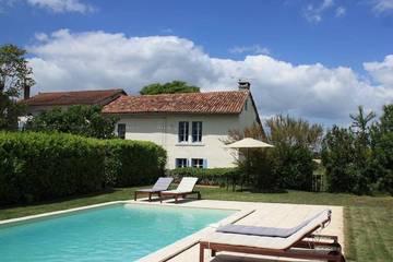 Agriturismo pour 6 personnes, avec piscine et jardin à Verteillac