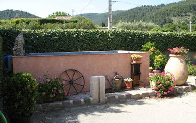 Gîte pour 4 personnes, avec jardin à Puget-Ville