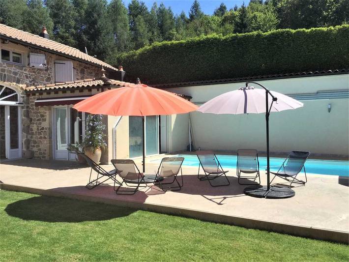 Gîte pour 12 personnes, avec terrasse et jardin ainsi que piscine et vue, animaux acceptés dans Rhône - 2