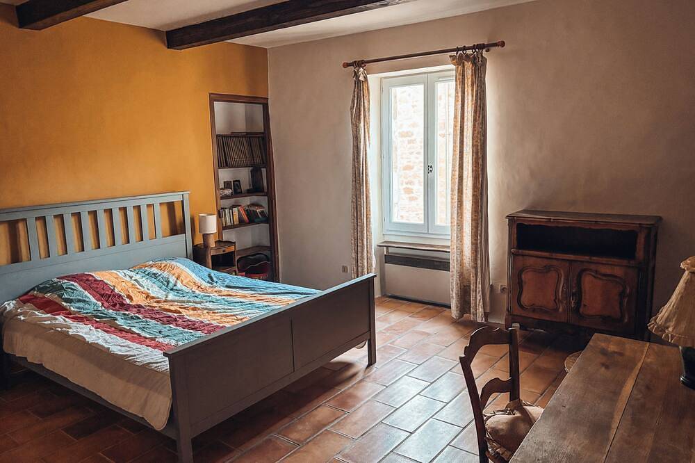 Maison villageoise de charme, entre Nîmes et Uzès, avec piscine. in Blauzac, Région de Nîmes