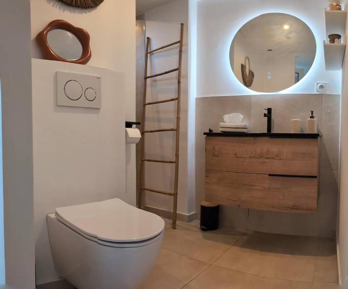 Alojamiento y desayuno para 2 personas, con jardín además de terraza y piscina en Marsella