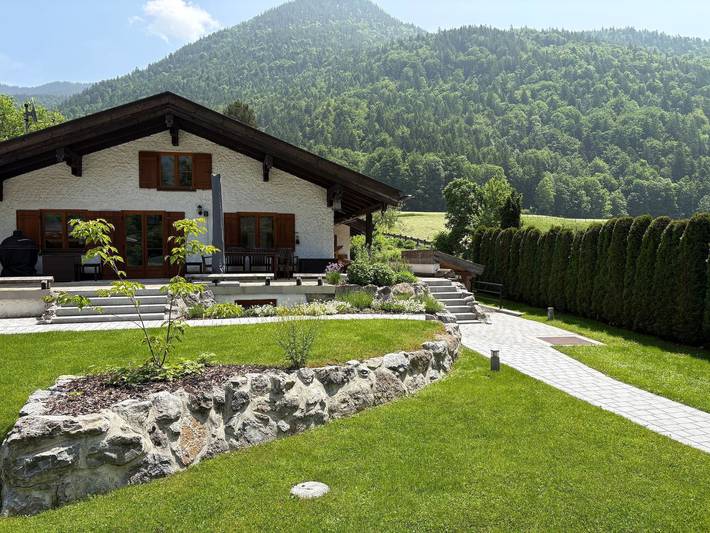 Ferienwohnung für 8 Personen, mit Garten und Ausblick sowie Terrasse, mit Haustier in Kreuth