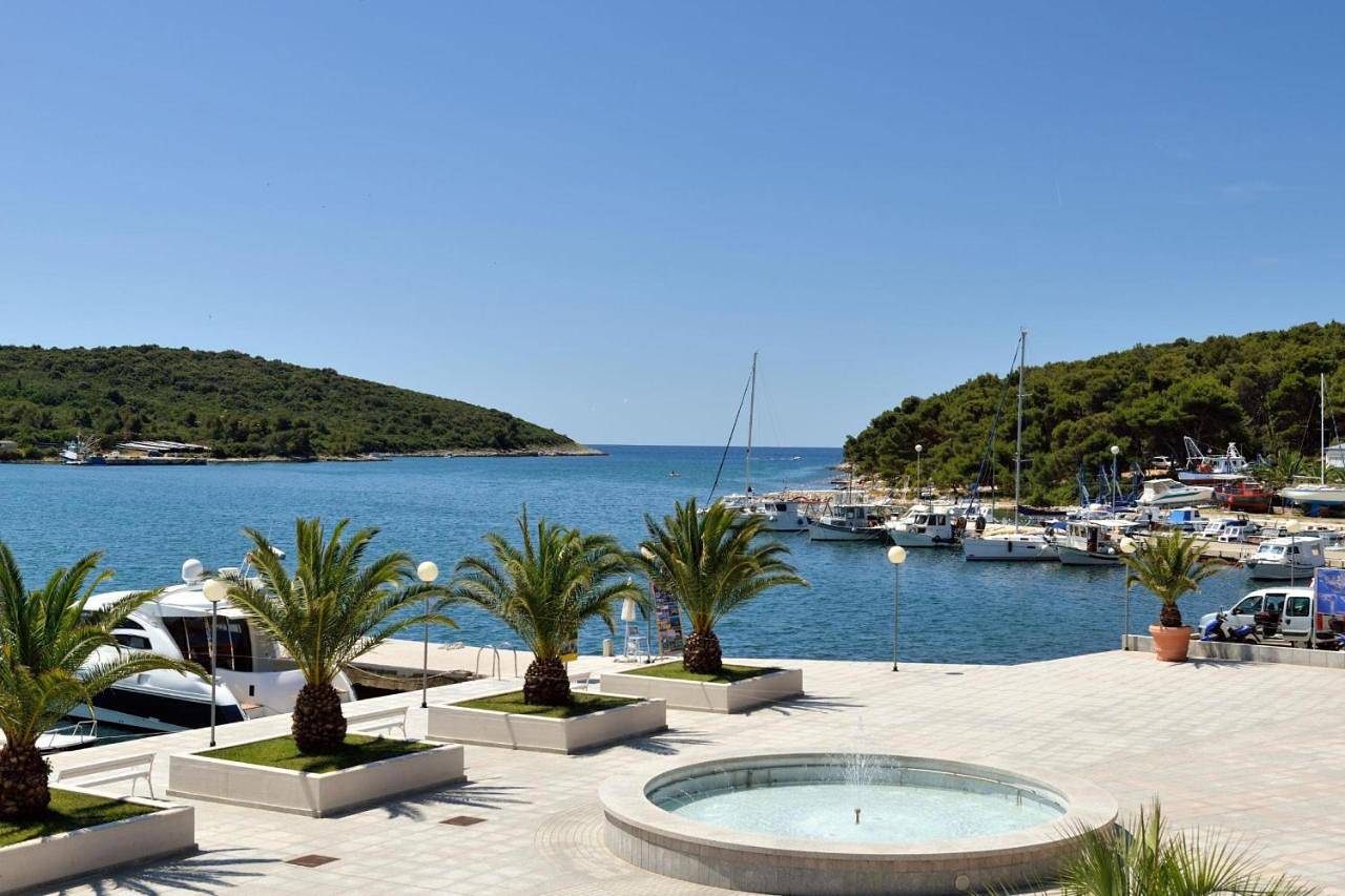 Sea View Villa Maria With Pool - Happy Rentals in Pomer, Südküste Istrien