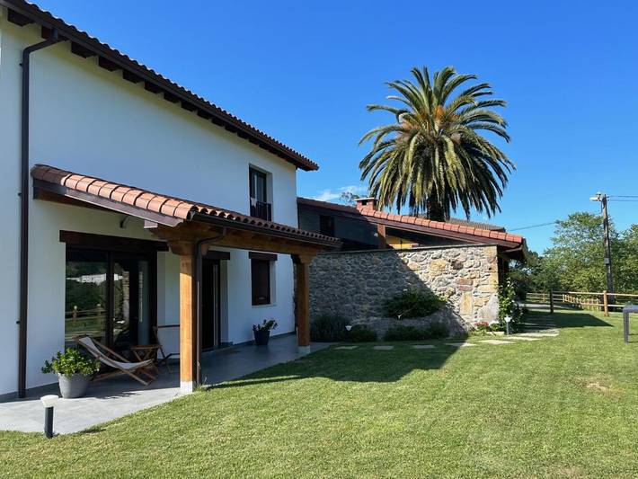 Casa rural para 8 personas, con vistas y jardín en Trasmiera