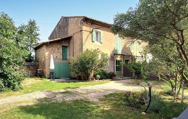 Gîte pour 7 personnes, avec terrasse ainsi que jardin et piscine à Cavaillon