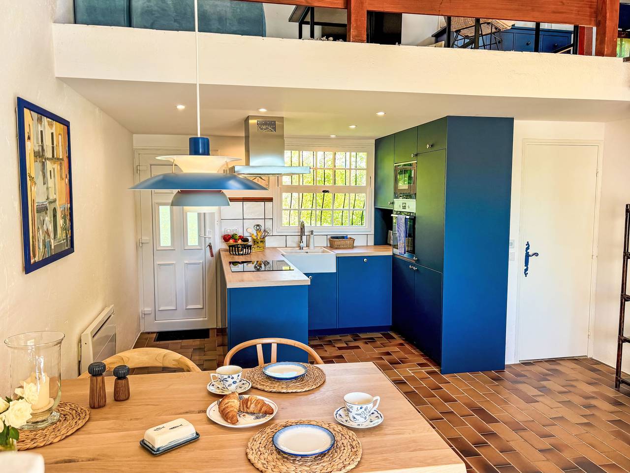 La Maison bleue in Grimaud, Mittelmeerküste (Frankreich)