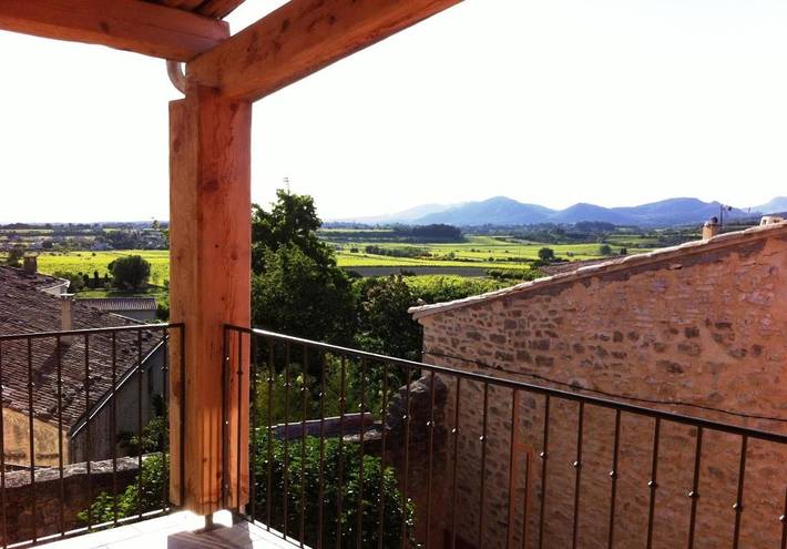 Location de vacances pour 6 personnes, avec terrasse et vue, animaux acceptés à Saint-Pierre-de-Vassols