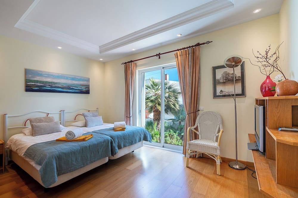Captivating Villa 4 beds Private Pool 600M to Vau Beach in Portimão, Faro District