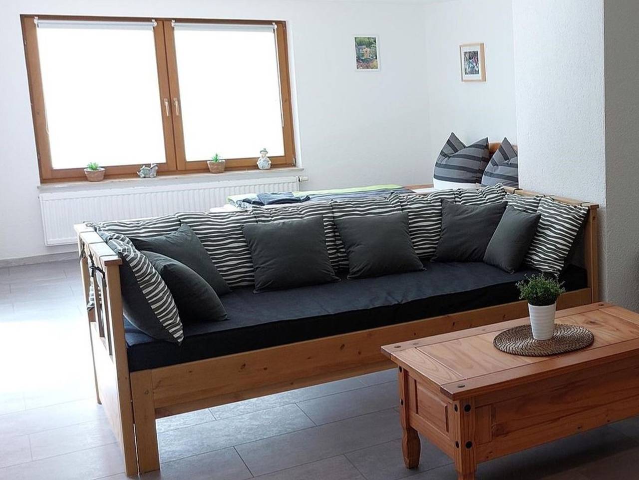 Ganze Wohnung, Ferienwohnung, offenes Apartment mit privater Terrasse, privatem Garten und Wi-Fi in Bad Waldsee, Region Bodensee-Oberschwaben