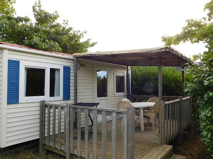 Mobil home pour 4 personnes, avec piscine et terrasse