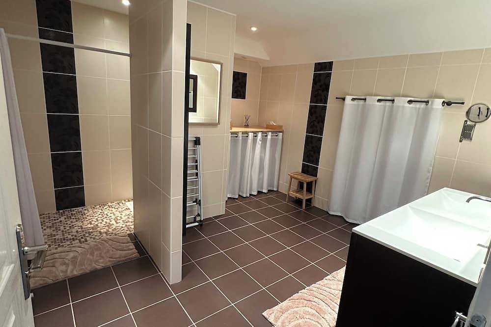 Geheel appartement, Quiet, spacious, bright apartment in a pretty village 5 kms from Beaune in Vignoles, Beaune en omgeving