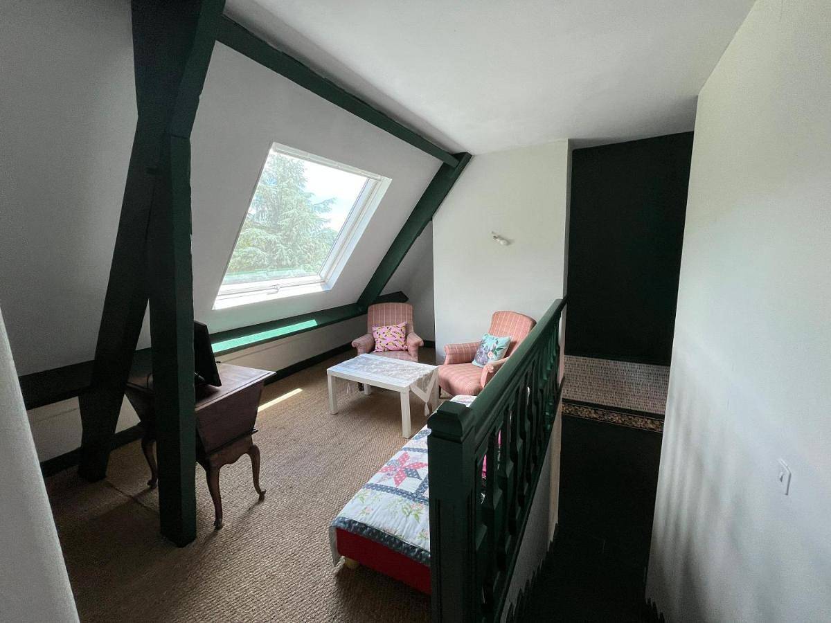 Charming house, pool and Pyrenees view in Gan, Béarn