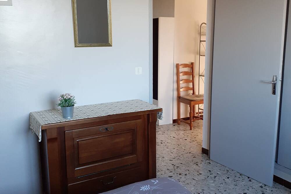 Independent cottage in private air-fenced yard-pool Provence in Pernes-les-Fontaines, Parc naturel régional du Mont-Ventoux