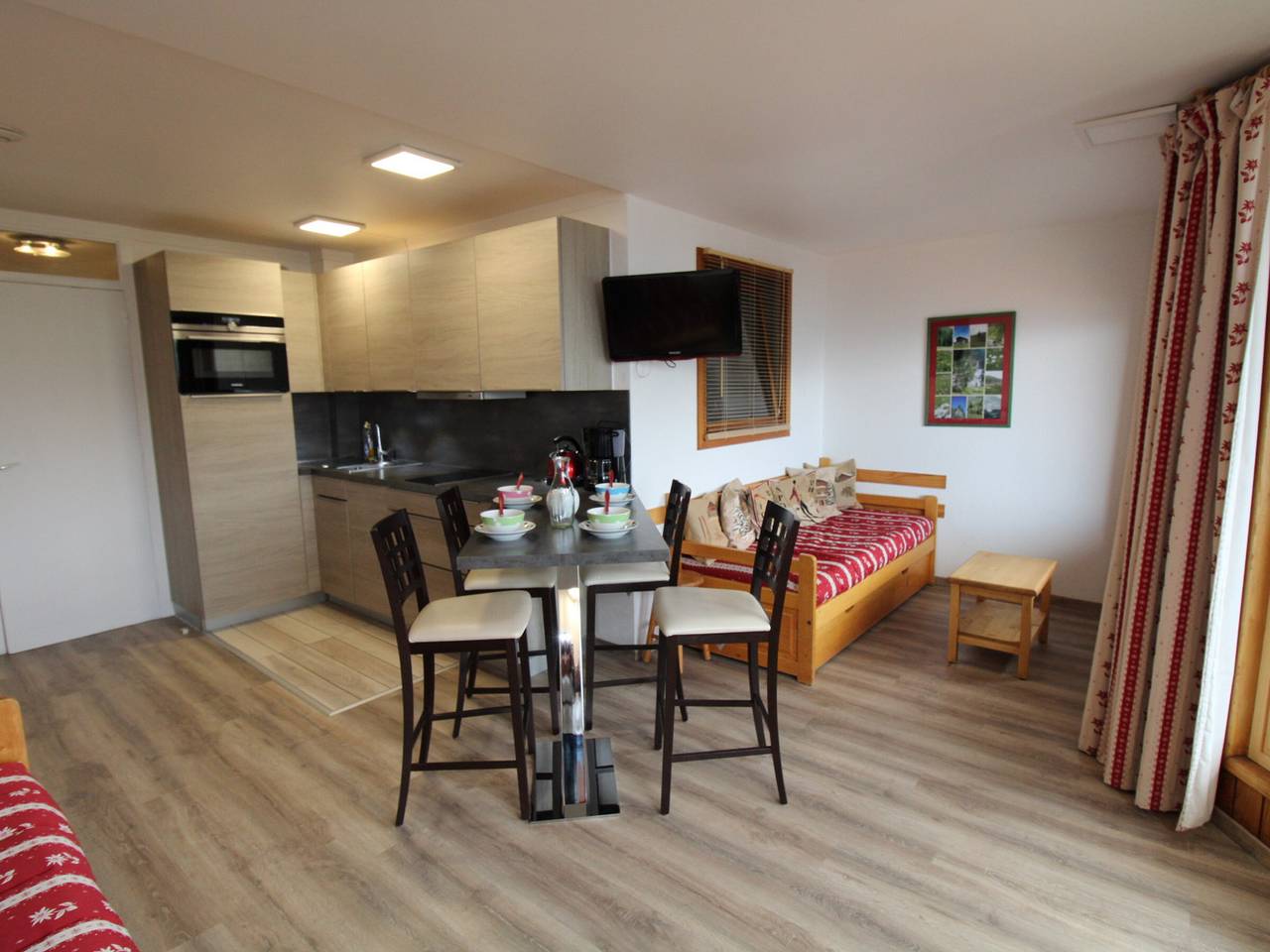 Entire apartment, Charming Apartment in Avoriaz - Village des Dromonts, Sleeps 5, 42m² with South-West Balcony in Morzine, Les Portes du Soleil