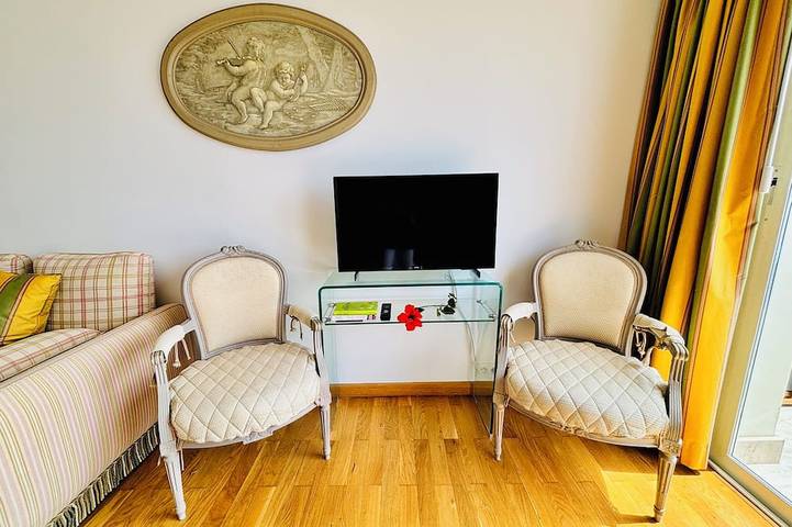 Appartement entier, Grand studio avec balcon et vue imprenable sur le Cap-Ferrat et la mer, in Villefranche-sur-Mer, Côte méditerranéenne (France)