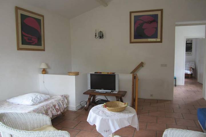 Location de vacances pour 5 personnes, avec jacuzzi et jardin ainsi que terrasse et piscine à Entrepierres - 2