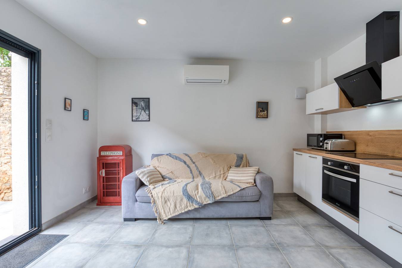 Appartement entier, Appartement 'Le Poulailler d'Alice' avec terrasse privée, Wi-Fi et climatisation in Saint-Geniès-de-Fontedit, Région de Béziers