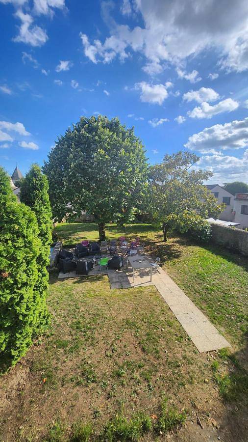 Location de vacances pour 13 personnes, avec jardin à Chinon - 2